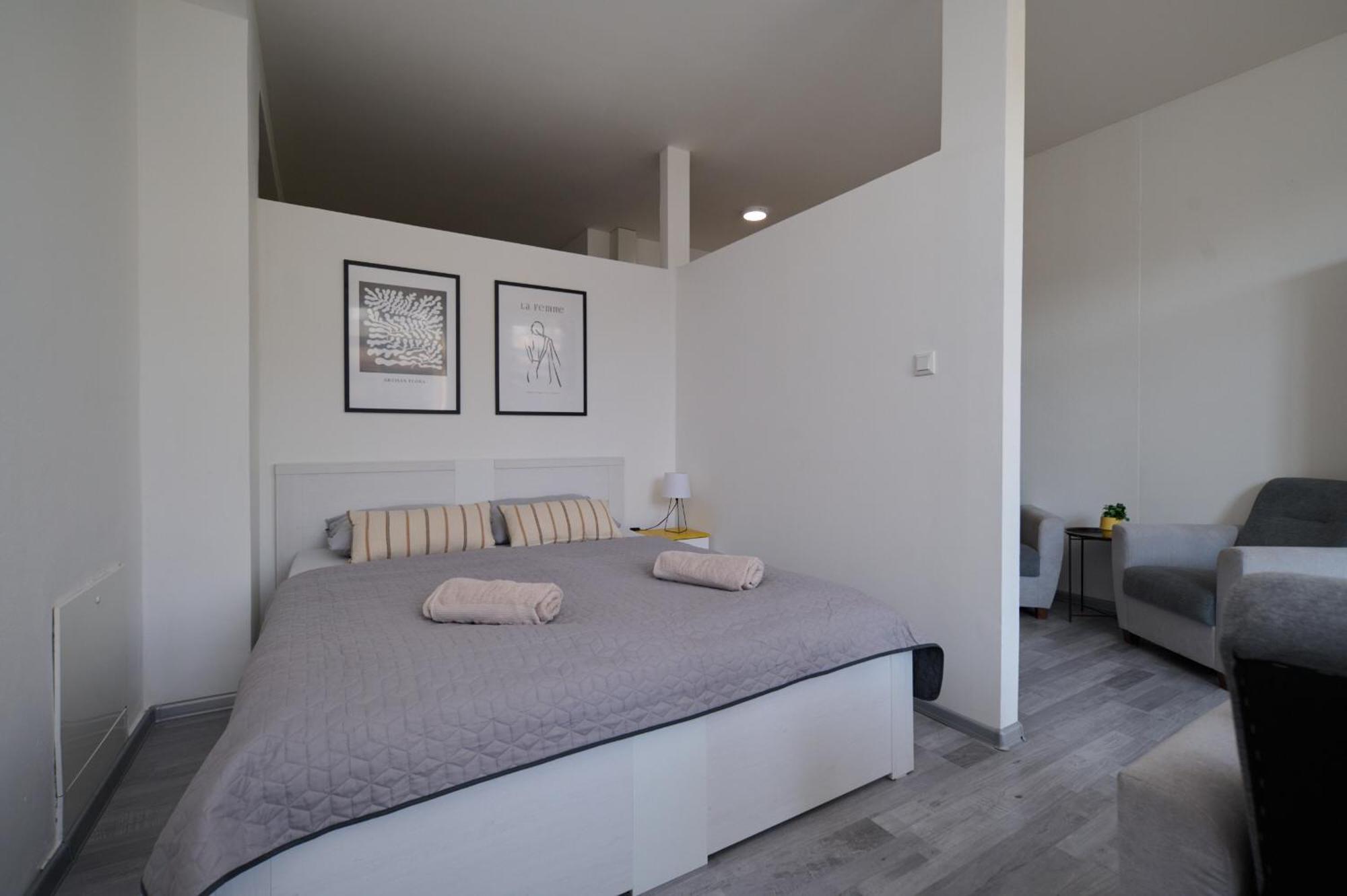 Central Apartments Мартин Экстерьер фото
