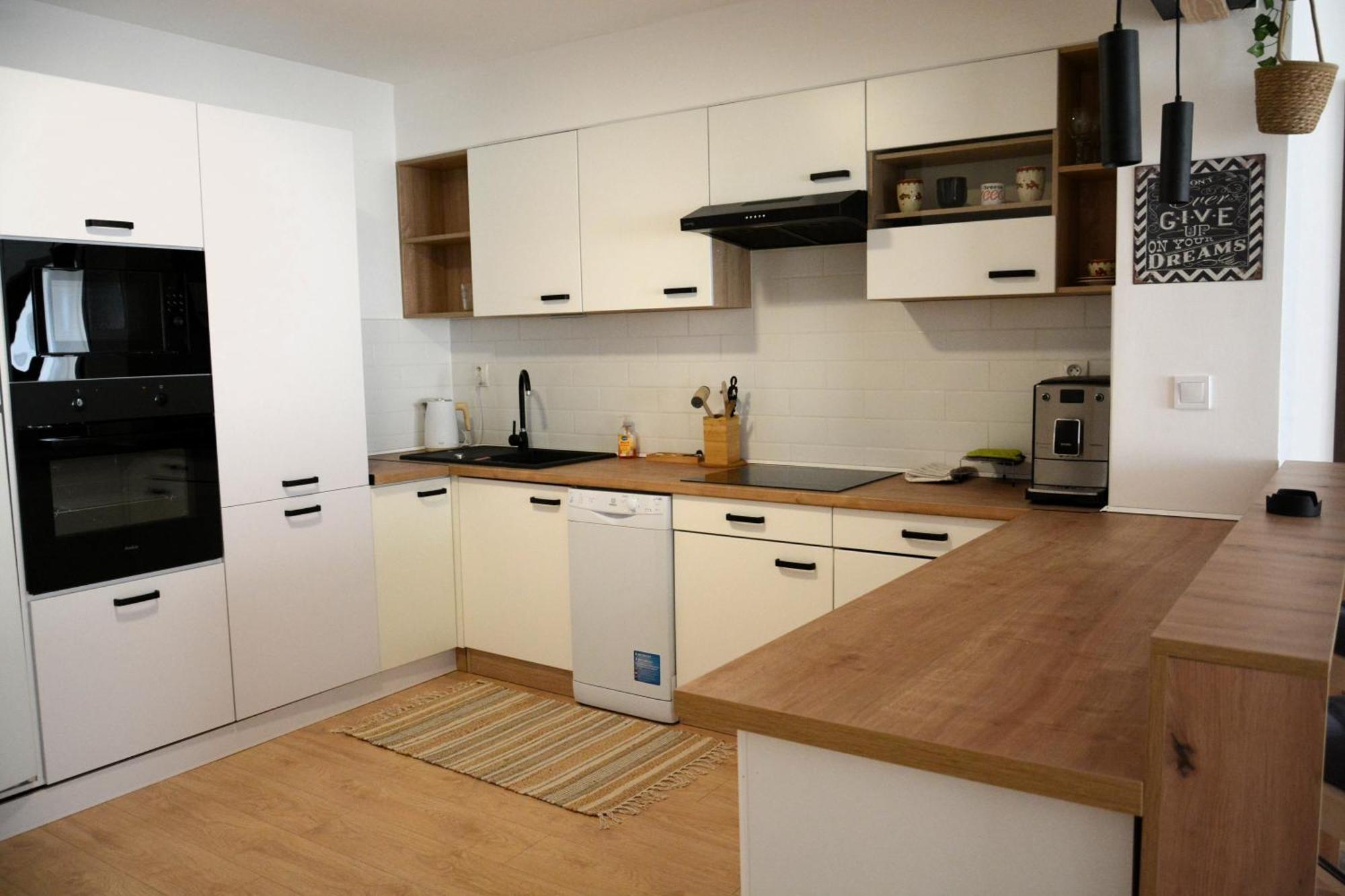 Central Apartments Мартин Экстерьер фото
